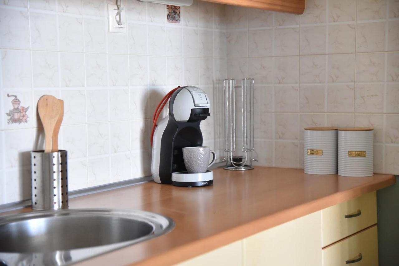 Family Apartments 3 Lechaio Екстериор снимка