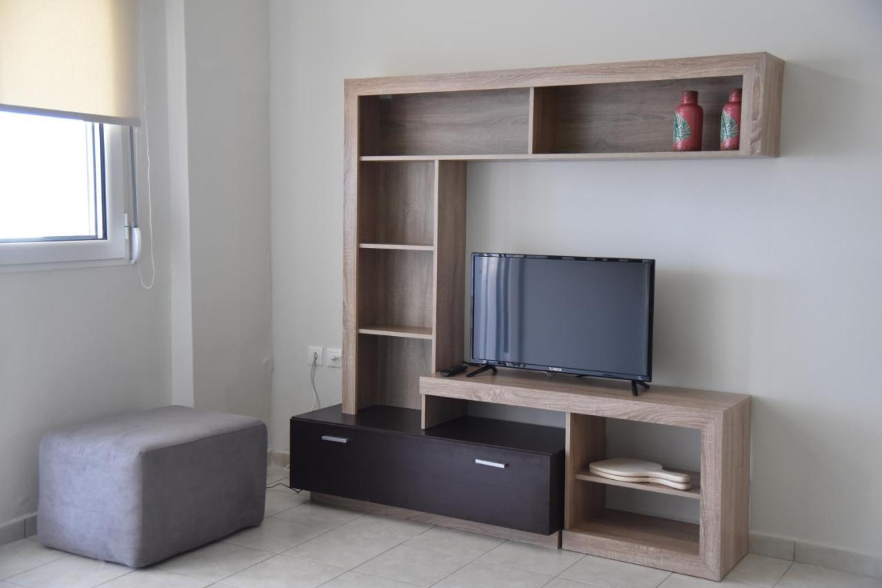 Family Apartments 3 Lechaio Екстериор снимка