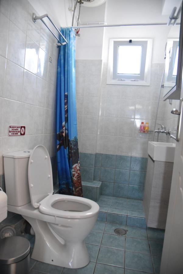 Family Apartments 3 Lechaio Екстериор снимка