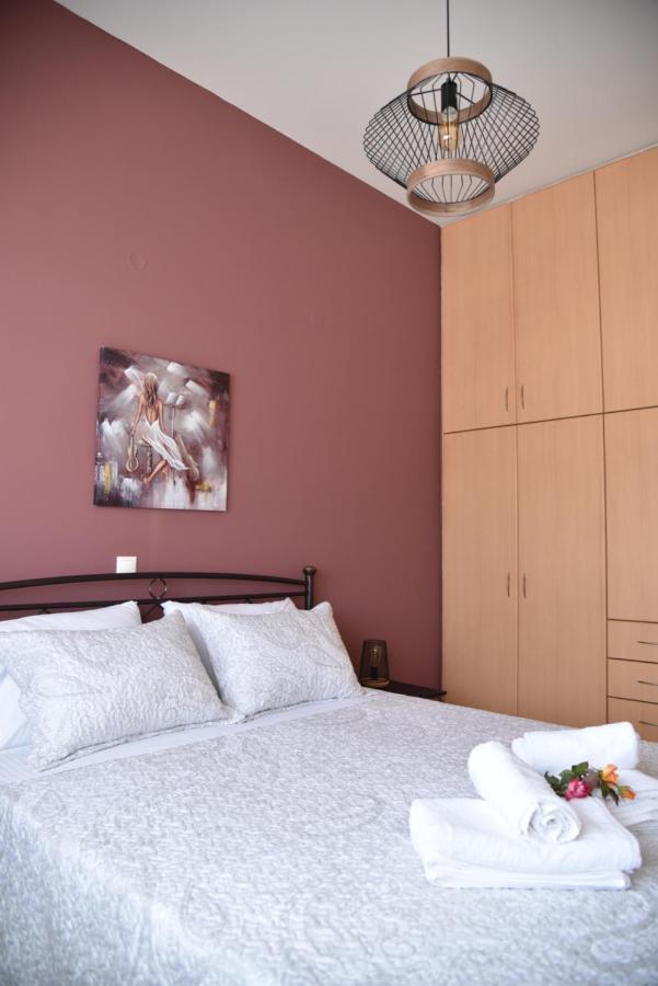Family Apartments 3 Lechaio Екстериор снимка