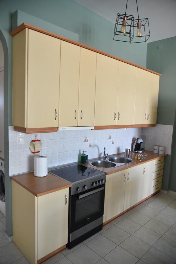 Family Apartments 3 Lechaio Екстериор снимка