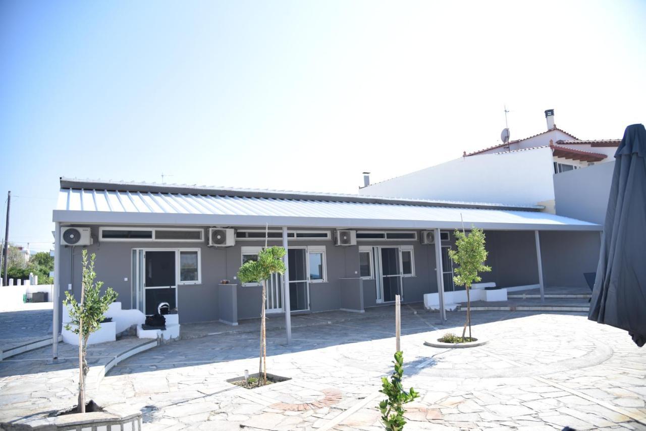 Family Apartments 3 Lechaio Екстериор снимка